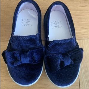 Girls navy velvet bow shoes size 6